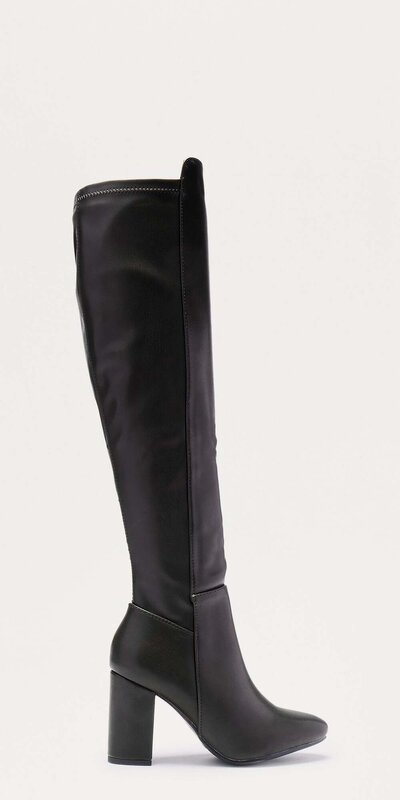 Kožené mušketierky v čiernej farbe s hrubým podpätkom