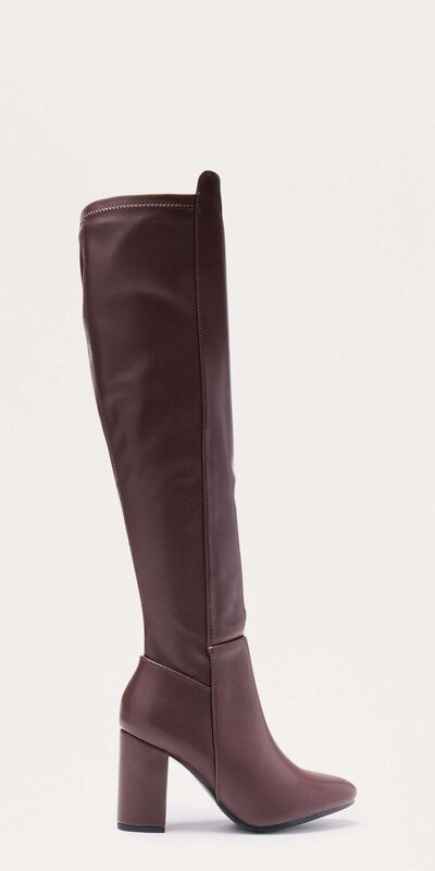 Hnedé nadkolenné čižmy s blokovým podpätkom a špicatou špičkou