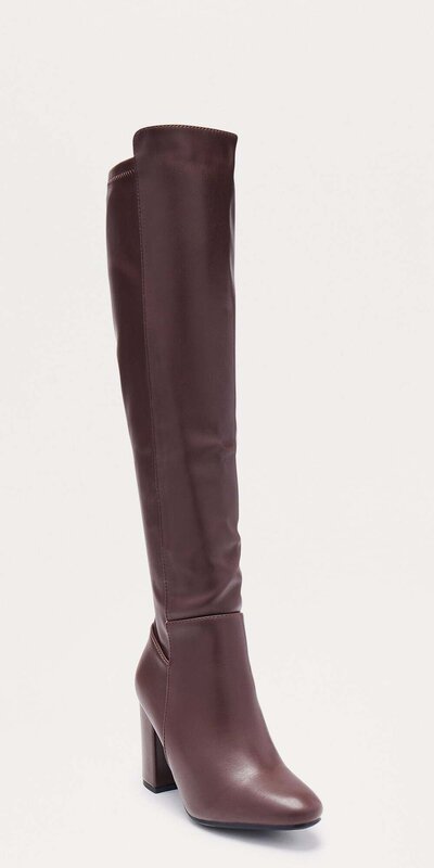 Hnedé nadkolenné čižmy s blokovým podpätkom a špicatou špičkou