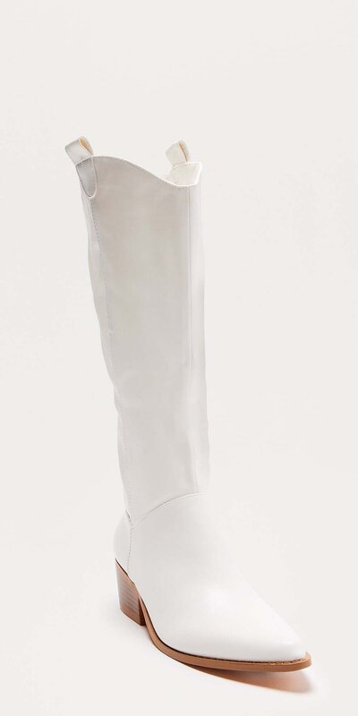 Biele kovbojské čižmy po kolená s nízkym blokovým podpätkom
