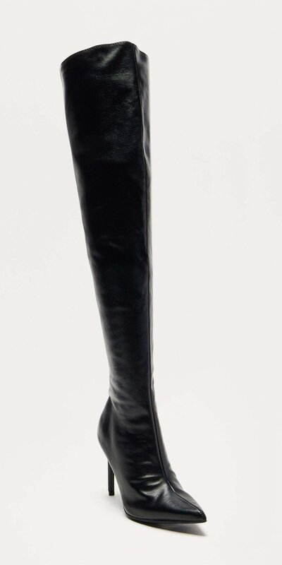 Kožené čierne nadkolenné čižmy s riaseným efektom a vysokým podpätkom