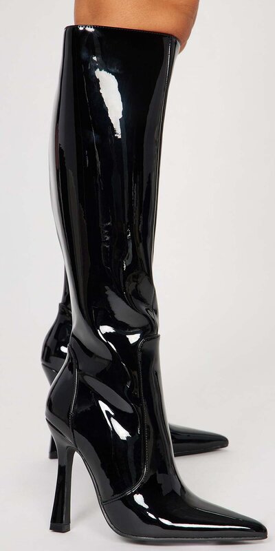 Lakované čierne čižmy po kolená so špicatou špičkou a vysokým podpätkom