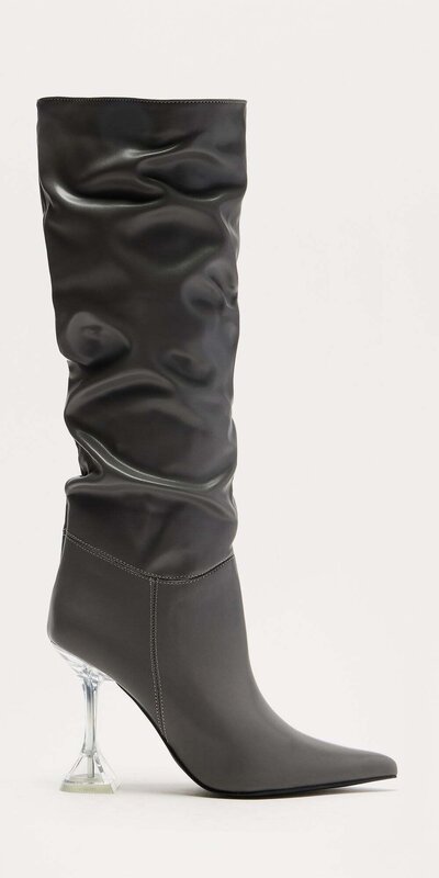 Šedé kožené vysoké čižmy so špicatou špičkou a priehľadným podpätkom