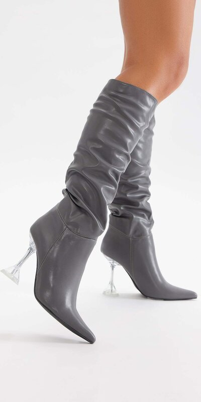 Šedé kožené vysoké čižmy so špicatou špičkou a priehľadným podpätkom