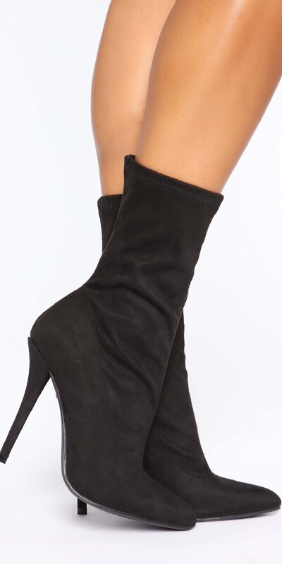 Čierne semišové členkové čižmy na ihličkovom podpätku