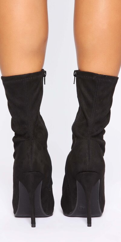 Čierne semišové členkové čižmy na ihličkovom podpätku