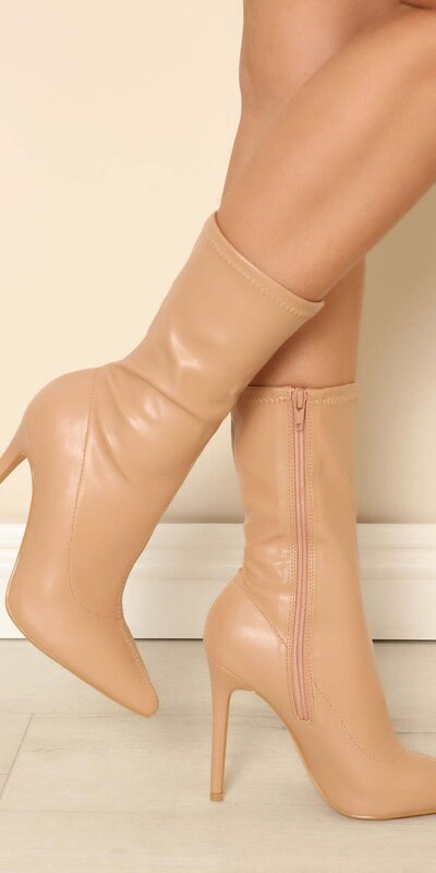 Kožené béžové členkové čižmy s ihličkovým podpätkom