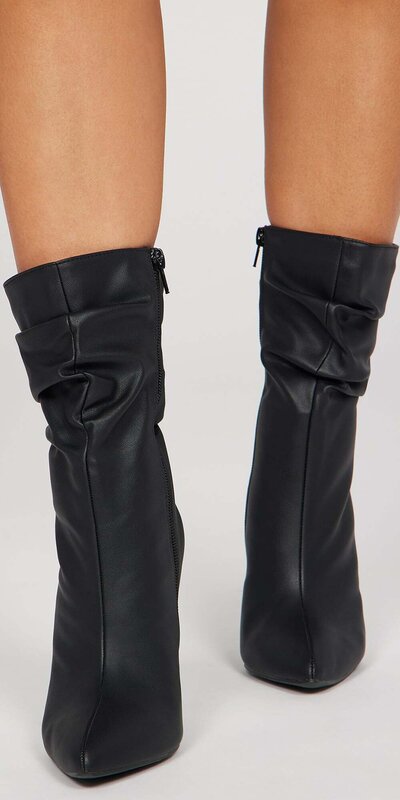 Čierne kožené členkové čižmy s vysokým ihličkovým podpätkom
