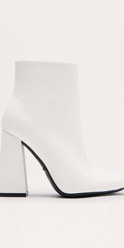 Biele kožené členkové čižmy so štvorcovou špičkou a blokovým podpätkom