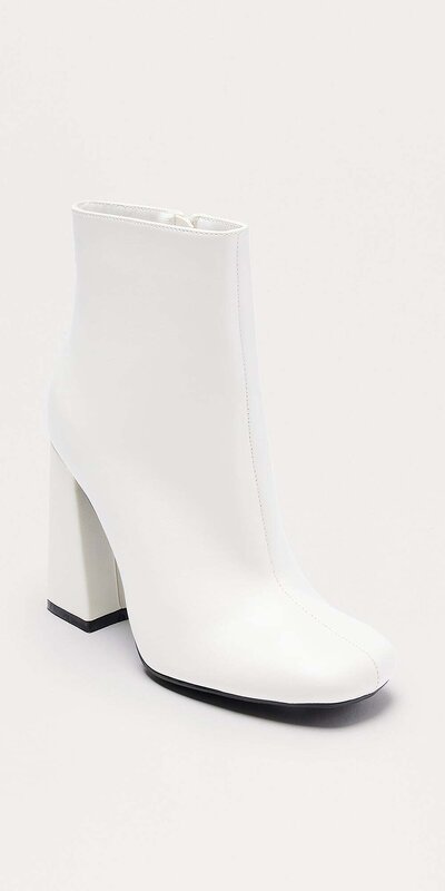 Biele kožené členkové čižmy so štvorcovou špičkou a blokovým podpätkom