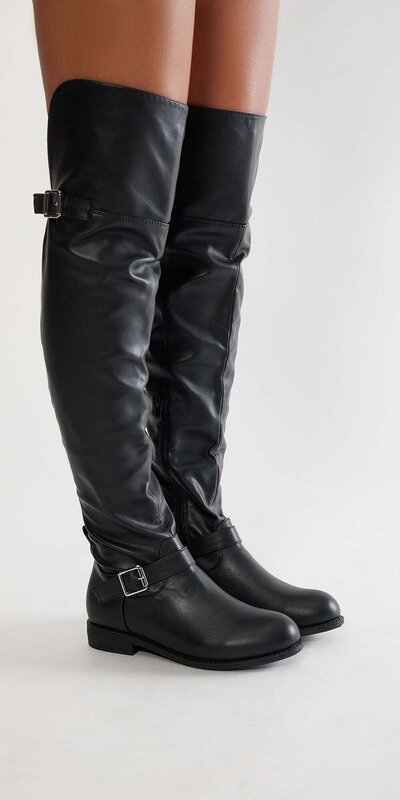 Dámske ploché čižmy nad kolená s prackou – čierne Čierna