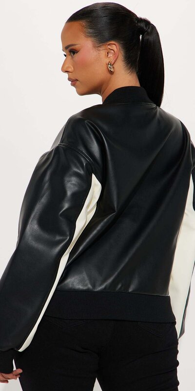 Čierno-biela kožená bunda v colorblock štýle s pruhovanými lemami