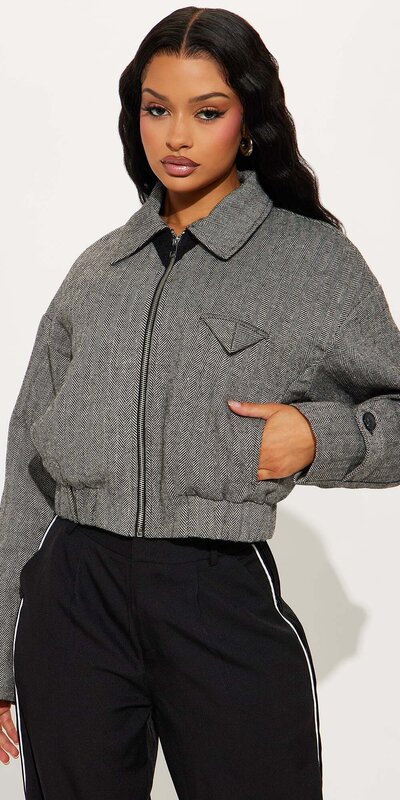 Čierna vlnená bunda s chevron vzorom