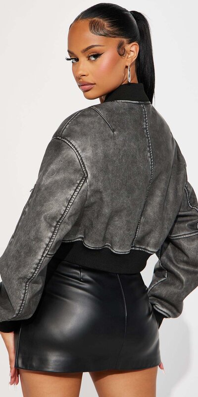 Šedá kožená bomber bunda s opraným efektom