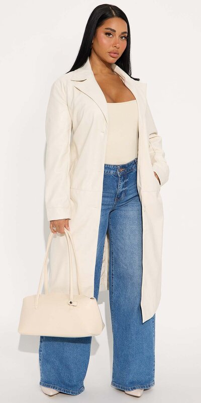 Béžový kožený trenčkot s opaskom