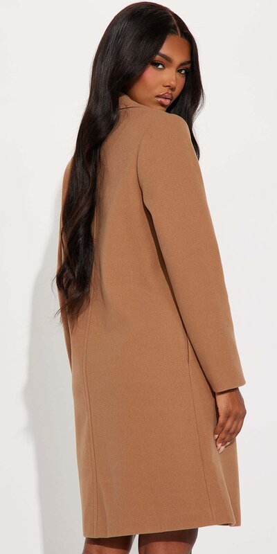 Hnedý vlnený kabát s fazónovým golierom