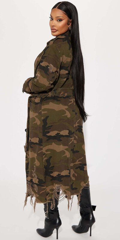 Maskáčový trenčkot v khaki farbe s opaskom