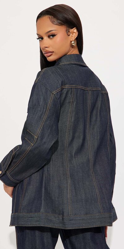 Tmavomodrá džínsová bunda so štruktúrovaným strihom