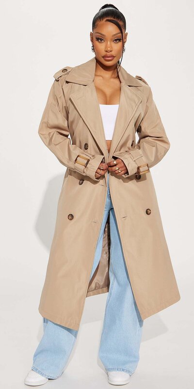 Béžový trenčkot s opaskom a klopovým golierom