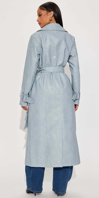 Modro-šedý trenčkot z umelej kože s krokodílím vzorom