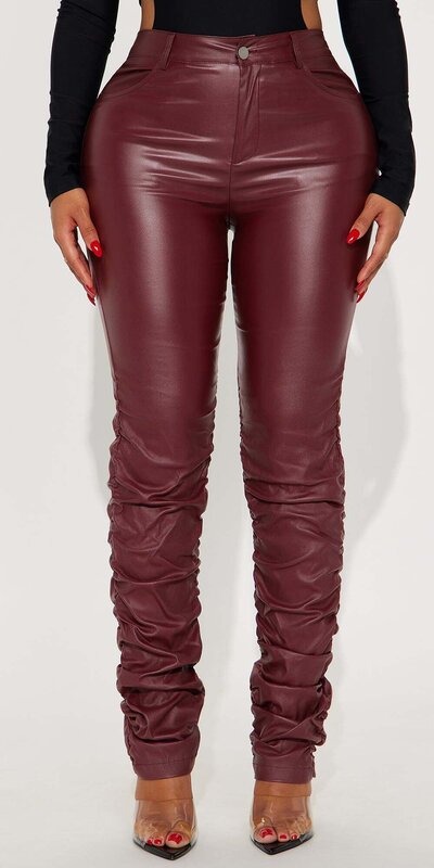 Bordové koženkové skinny nohavice s riaseným efektom