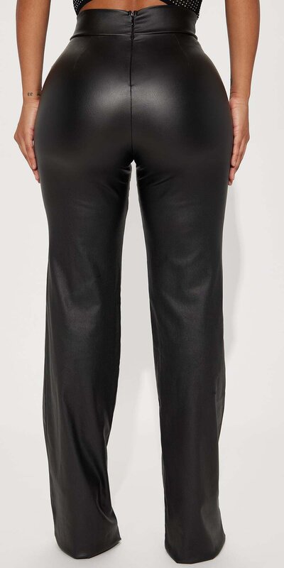 Čierne koženkové elegantné nohavice s vysokým pásom a širokými nohavicami