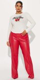 Červené koženkové elegantné nohavice s vysokým pásom a pukmi