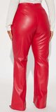 Červené koženkové elegantné nohavice s vysokým pásom a pukmi