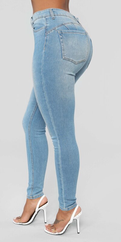 Svetlomodré skinny džínsy s vysokým pásom a formujúcim efektom