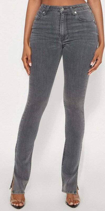 Skinny šedé džínsy s vysokým pásom a rozparkami pri členkoch