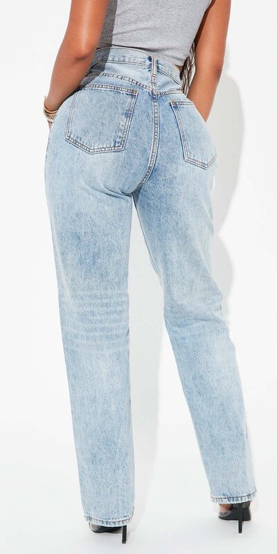 Luxusné bledomodré rovné džínsy s prekríženým pásom