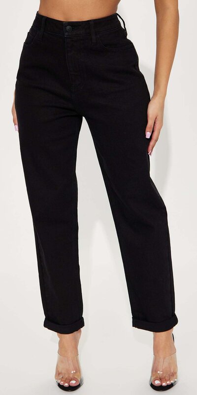 Čierne mom džínsy s vyhrnutým lemom