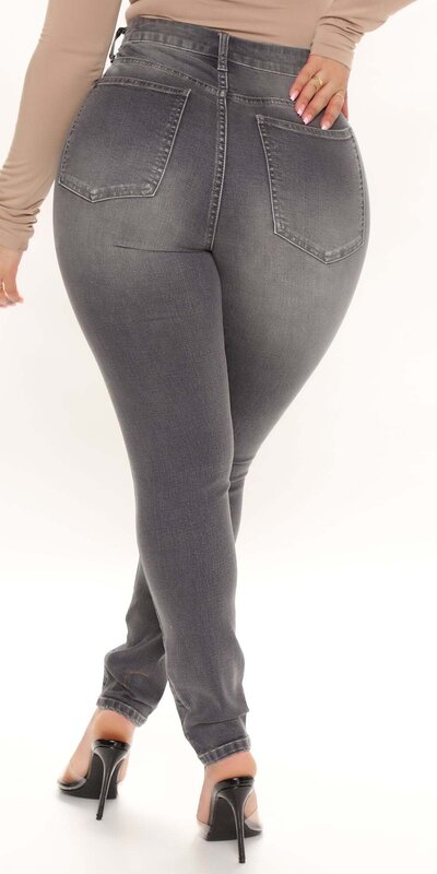 Šedé skinny džínsy s trhancami a vysokým pásom