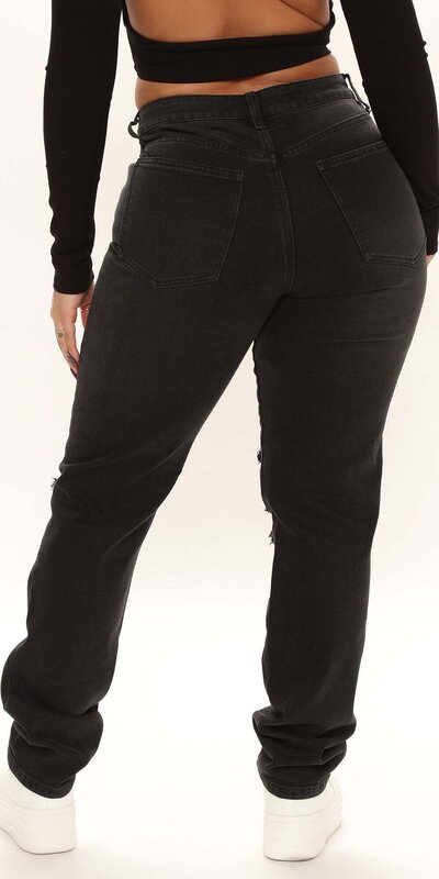 Čierne rovné džínsy s roztrhaným efektom