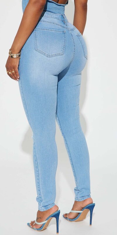 Svetlomodré roztrhané skinny džínsy s vysokým pásom