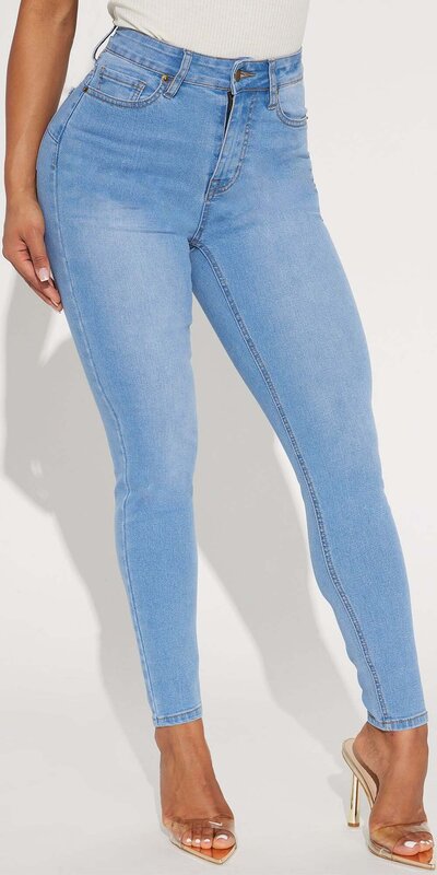 Svetlomodré skinny rifle so stredne vysokým pásom