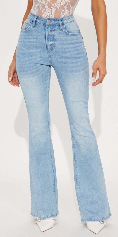 Svetlé rozšírené džínsy s čipkovaným šnurovaním