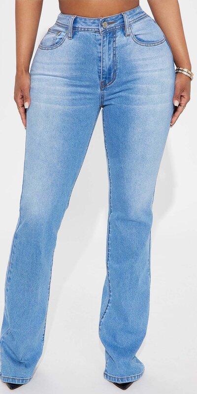 Modré bootcut džínsy s vysokým pásom v strednom odtieni