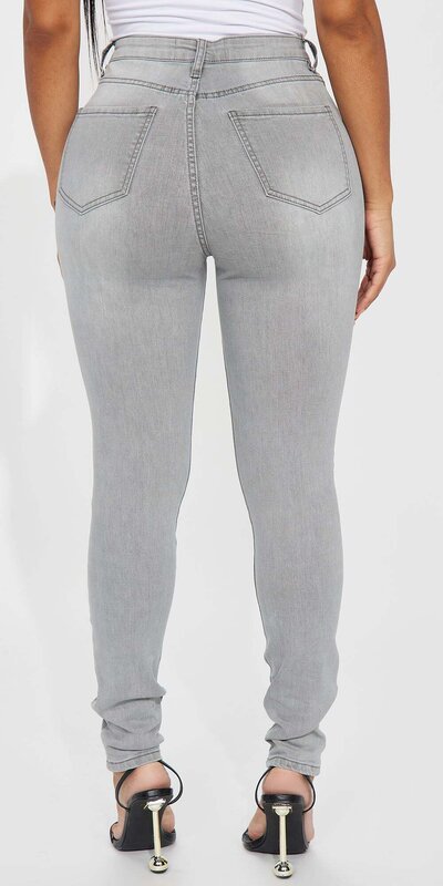 Šedé skinny džínsy s vysokým pásom a roztrhaným efektom