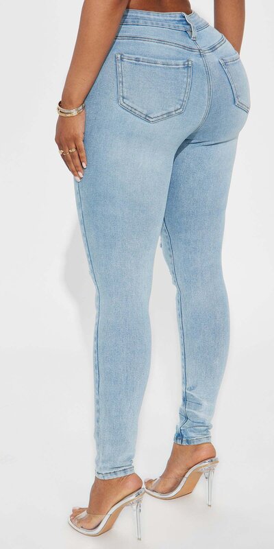 Svetlomodré skinny džínsy s roztrhaným efektom a vysokým pásom