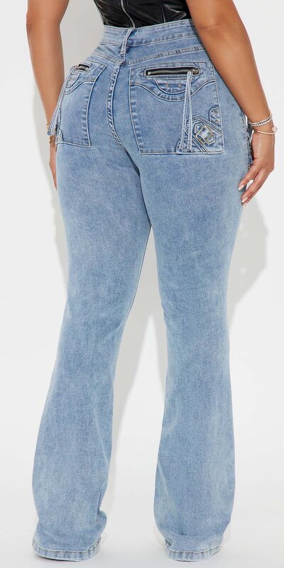 Svetlomodré bootcut džínsy so zipsovými detailmi a vysokým pásom