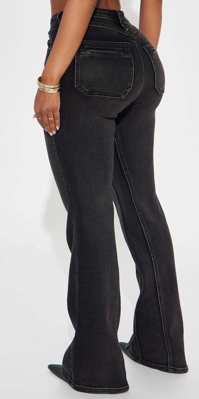 Čierne rozšírené džínsy s vysokým pásom