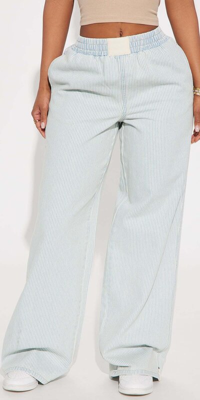 Svetlomodré voľné džínsy s pruhovaným vzorom