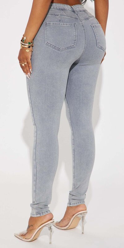 Šedé skinny džínsy s push up efektom a vysokým pásom