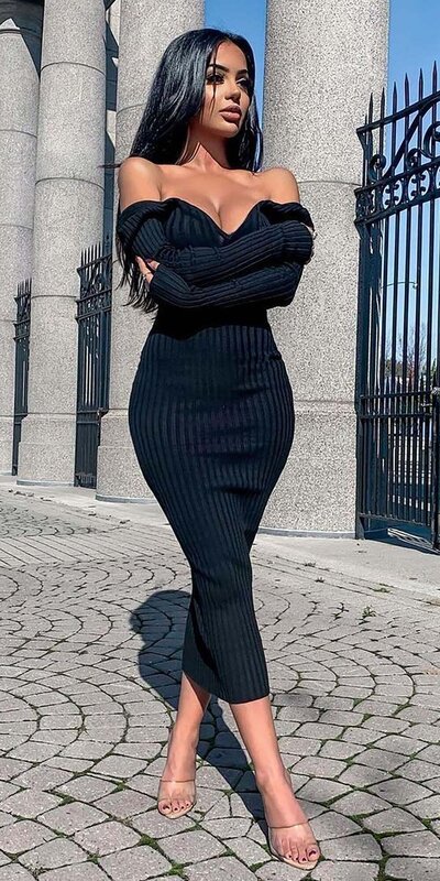 Čierne rebrované pletené šaty s výstrihom do V a dlhým rukávom