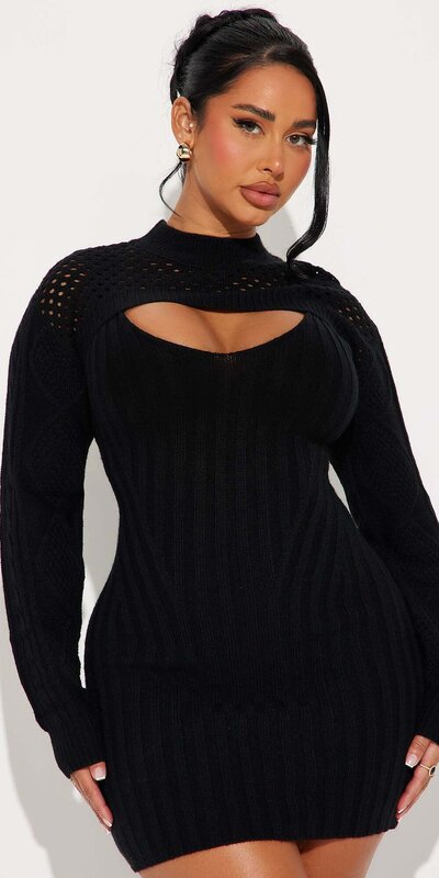 Čierne mini šaty s dlhým rukávom a výrezom pri výstrihu