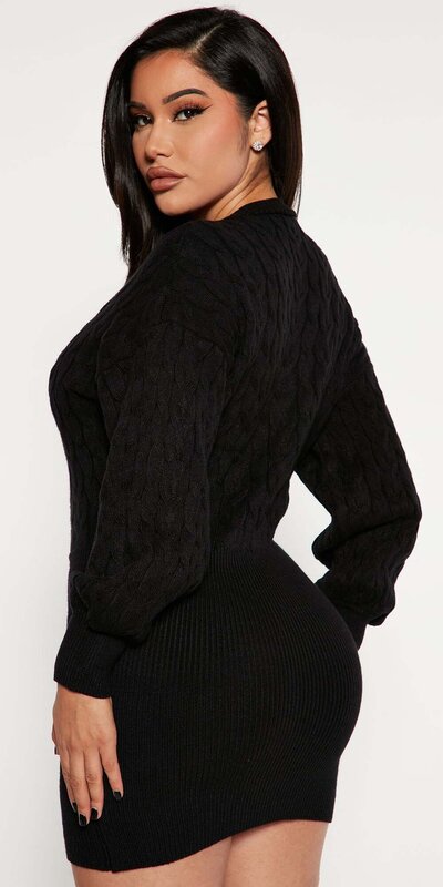 Čierne úpletové mini šaty s gombíkmi a V-výstrihom