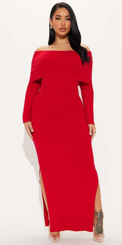 Bordové maxi šaty odhaľujúce ramená s dvojitým rázporkom