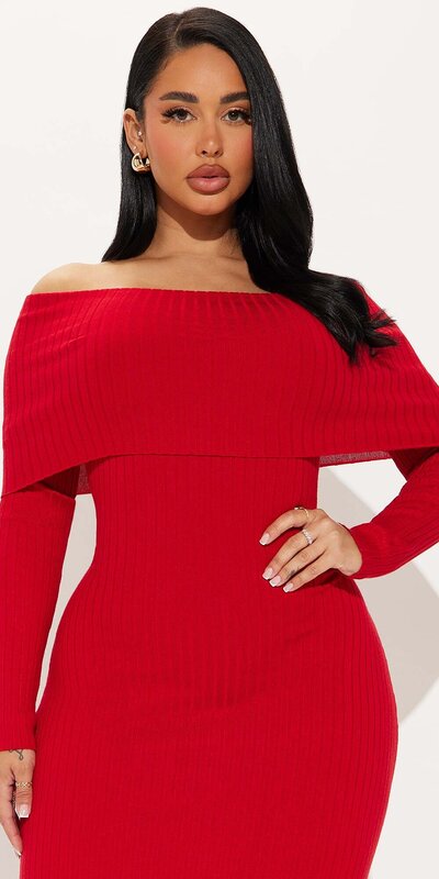 Bordové maxi šaty odhaľujúce ramená s dvojitým rázporkom