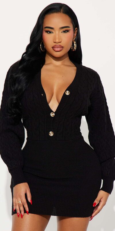 Čierne predĺžené mini šaty s gombíkmi a V-výstrihom